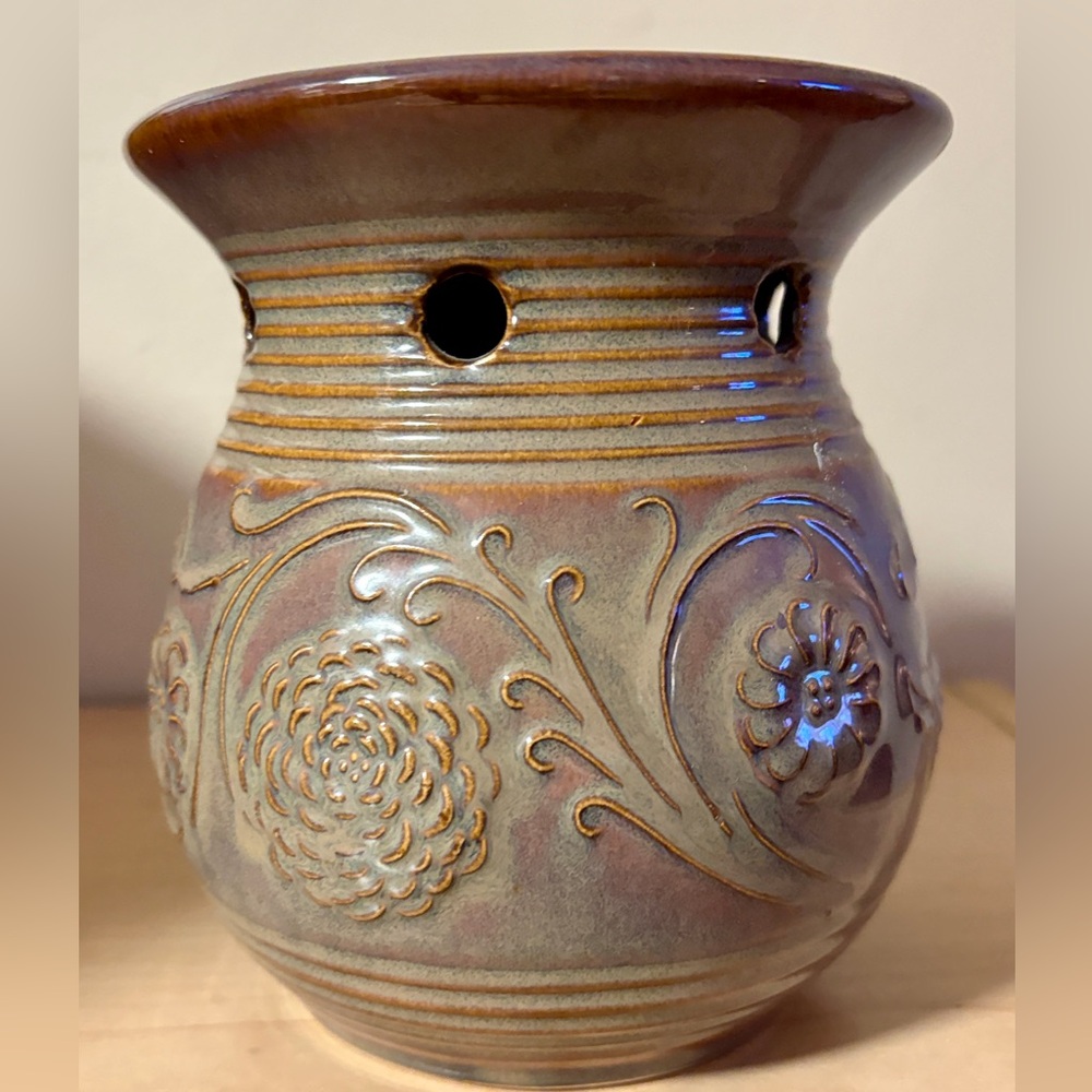 Yankee Candle pottery wax melt & tea light candle holder.